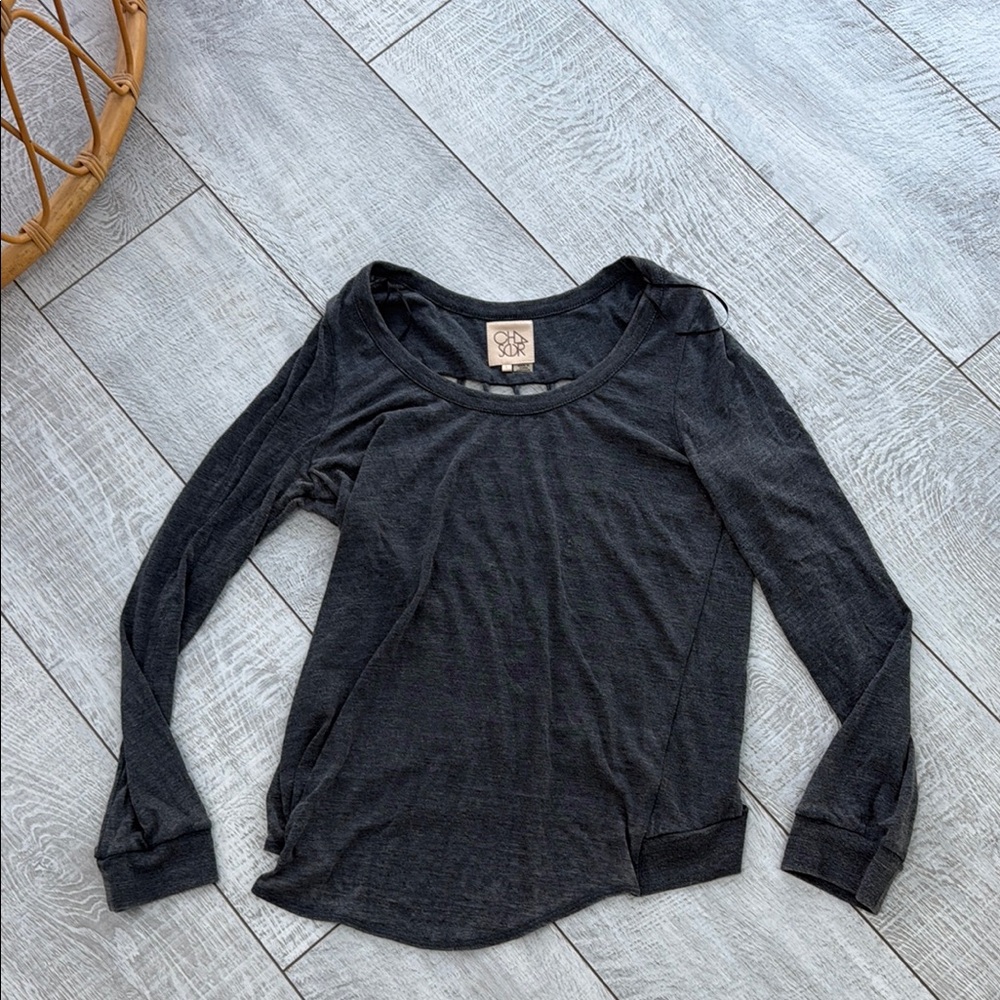 Long Sleeve Women's Top With Open Back